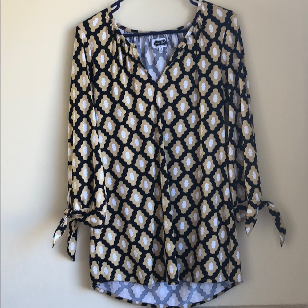 Women’s blouse, 90% polyester, 5% spandex